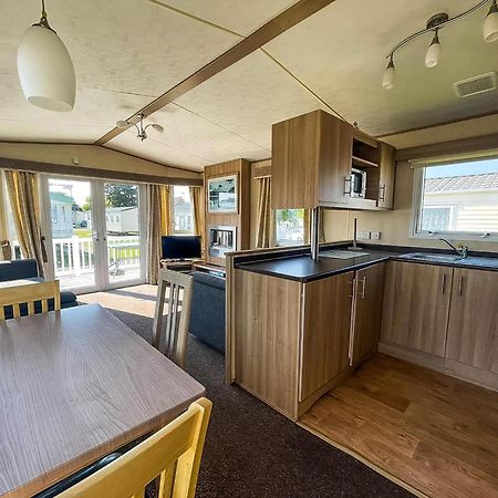 Lovely Caravan With Decking At Cherry Tree Holiday Park In Norfolk Ref 70528C Great Yarmouth Ngoại thất bức ảnh