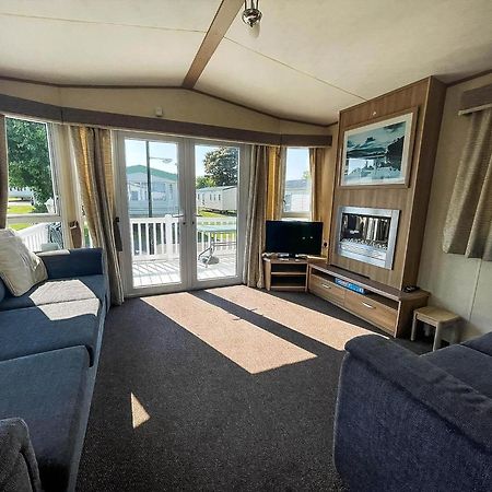 Lovely Caravan With Decking At Cherry Tree Holiday Park In Norfolk Ref 70528C Great Yarmouth Ngoại thất bức ảnh